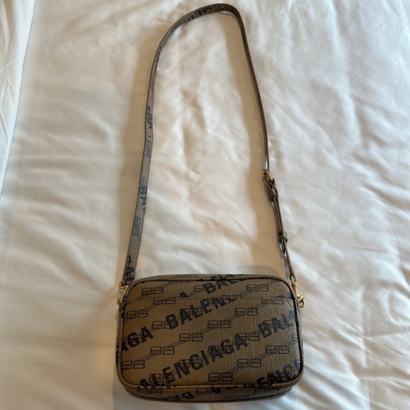 Balenciaga Logo Camera Bag - Picture 2 of 4